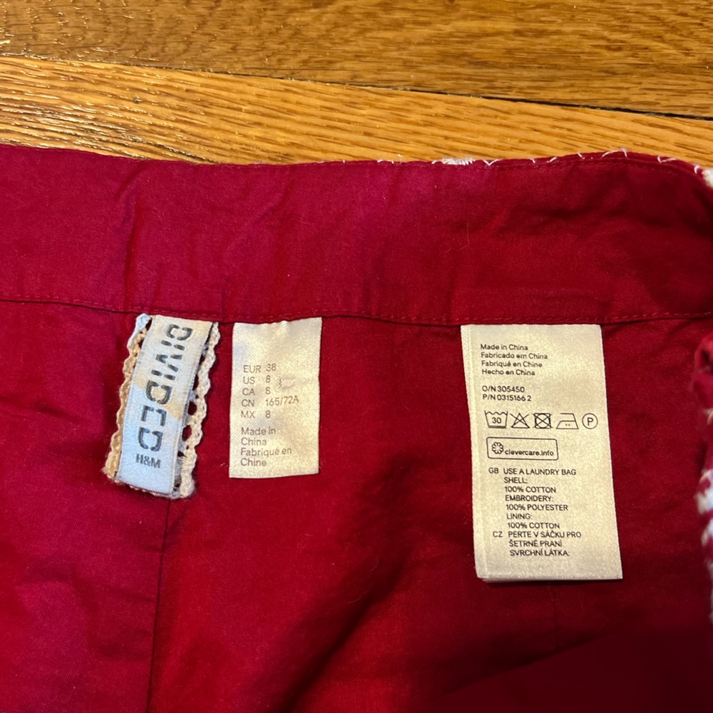 H&M Embroidered Shorts - Picture 3 of 3